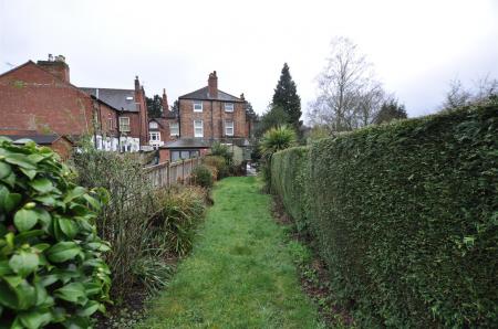 4 bedroom Semi-detached house for sale in Scalpcliffe Road, Burton-On-Trent