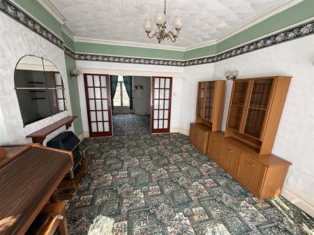 4 bedroom Semi-detached house for sale in Scalpcliffe Road, Burton-On-Trent