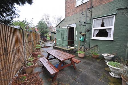 4 bedroom Semi-detached house for sale in Scalpcliffe Road, Burton-On-Trent