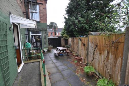 4 bedroom Semi-detached house for sale in Scalpcliffe Road, Burton-On-Trent