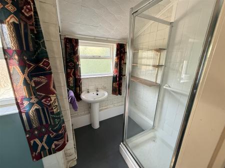 4 bedroom Semi-detached house for sale in Scalpcliffe Road, Burton-On-Trent
