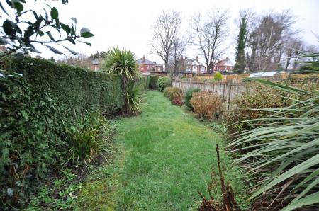 4 bedroom Semi-detached house for sale in Scalpcliffe Road, Burton-On-Trent