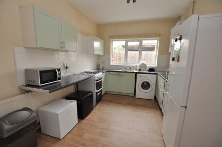 3 bedroom Terraced House to let in Calais Road, Staffordshire, Burton upon Trent, DE13