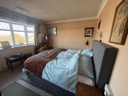 3 bedroom Detached bungalow for sale in Dalebrook Road, Burton-On-Trent