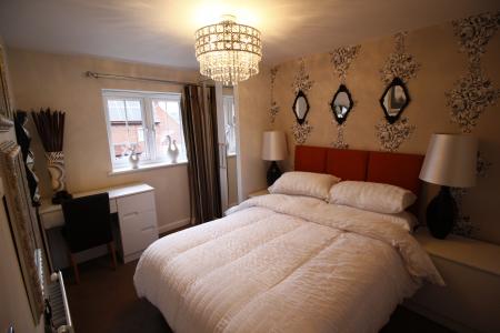 3 bedroom House to let in Hope Way, Church Gresley, DE11