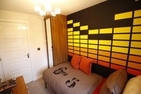 3 bedroom House to let in Hope Way, Church Gresley, DE11