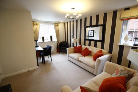 3 bedroom House to let in Hope Way, Church Gresley, DE11