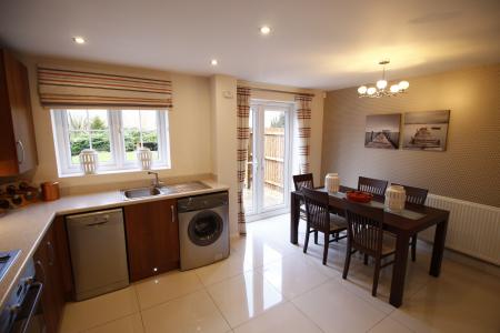 3 bedroom House to let in Hope Way, Church Gresley, DE11