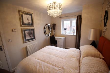 3 bedroom House to let in Hope Way, Church Gresley, DE11