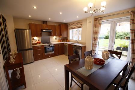 3 bedroom House to let in Hope Way, Church Gresley, DE11