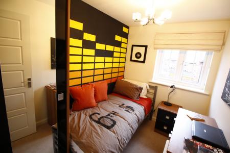 3 bedroom House to let in Hope Way, Church Gresley, DE11