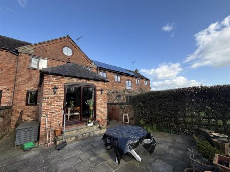 2 bedroom Barn Conversion for sale in Geary Lane, Bretby, Burton-On-Trent