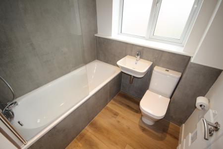 3 bedroom Town house to let in Park Road, Barton-under-Needwood, DE13