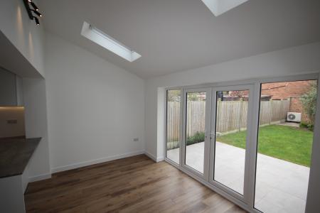 3 bedroom Town house to let in Park Road, Barton-under-Needwood, DE13