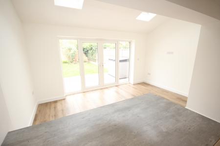 3 bedroom Town house to let in Park Road, Barton-under-Needwood, DE13