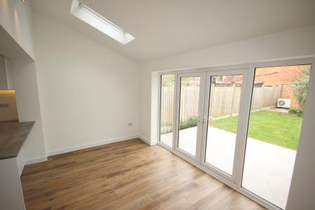 3 bedroom Town house to let in Park Road, Barton-under-Needwood, DE13