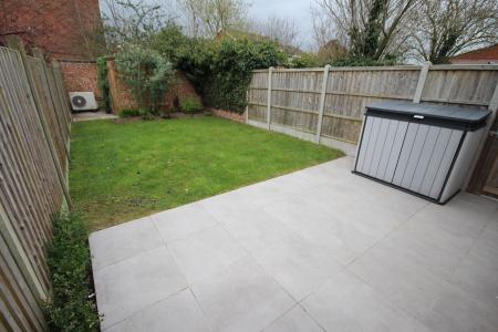 3 bedroom Town house to let in Park Road, Barton-under-Needwood, DE13