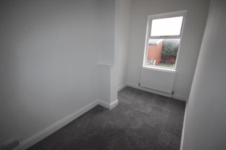 2 bedroom Terraced House to let in Oak Street, Staffordshire, Burton upon Trent, DE14