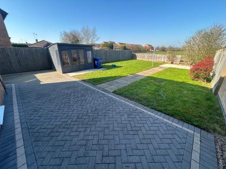 3 bedroom Semi-detached house to let in Dovecliff Crescent, Burton Upon Trent, Stretton, DE13