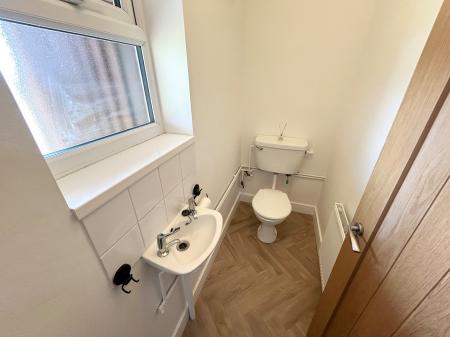 3 bedroom Semi-detached house to let in Dovecliff Crescent, Burton Upon Trent, Stretton, DE13