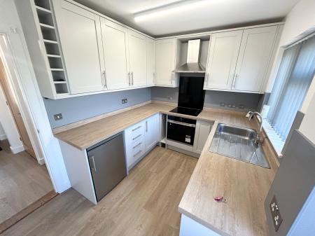 3 bedroom Semi-detached house to let in Dovecliff Crescent, Burton Upon Trent, Stretton, DE13