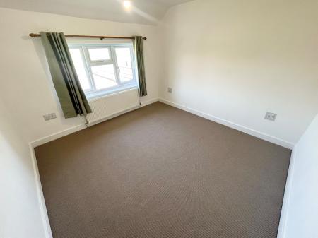 3 bedroom Semi-detached house to let in Dovecliff Crescent, Burton Upon Trent, Stretton, DE13