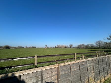 3 bedroom Semi-detached house to let in Dovecliff Crescent, Burton Upon Trent, Stretton, DE13