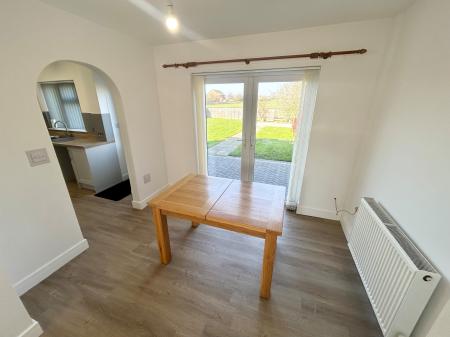 3 bedroom Semi-detached house to let in Dovecliff Crescent, Burton Upon Trent, Stretton, DE13