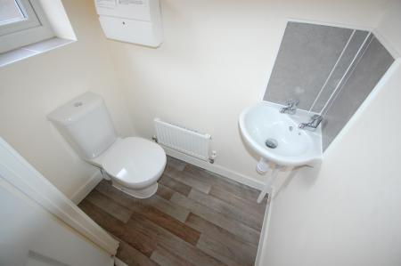 2 bedroom House to let in Upton Drive, Stretton, DE14