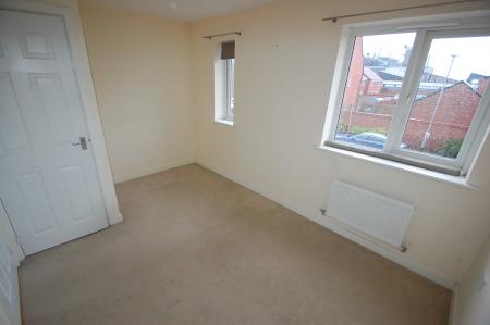 2 bedroom House to let in Upton Drive, Stretton, DE14