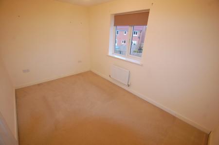 2 bedroom House to let in Upton Drive, Stretton, DE14