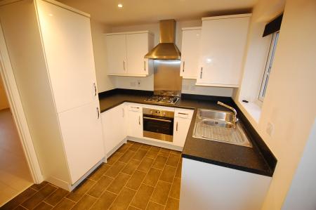 2 bedroom House to let in Upton Drive, Stretton, DE14
