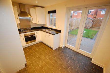 2 bedroom House to let in Upton Drive, Stretton, DE14
