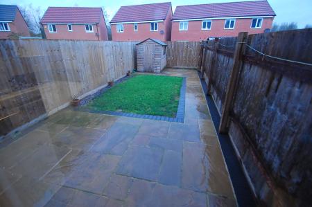 2 bedroom House to let in Upton Drive, Stretton, DE14