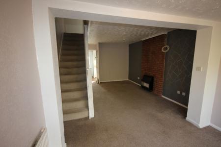 2 bedroom Town house to let in Eton Close, Staffordshire, Burton upon Trent, DE14