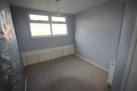 2 bedroom Town house to let in Eton Close, Staffordshire, Burton upon Trent, DE14