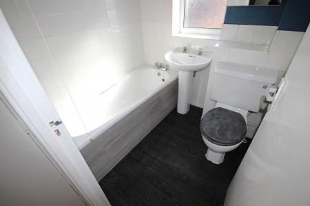 2 bedroom Town house to let in Eton Close, Staffordshire, Burton upon Trent, DE14