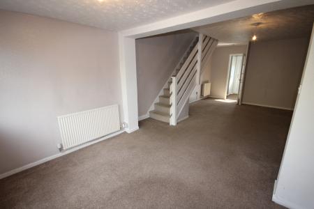 2 bedroom Town house to let in Eton Close, Staffordshire, Burton upon Trent, DE14