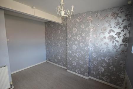 2 bedroom Town house to let in Eton Close, Staffordshire, Burton upon Trent, DE14