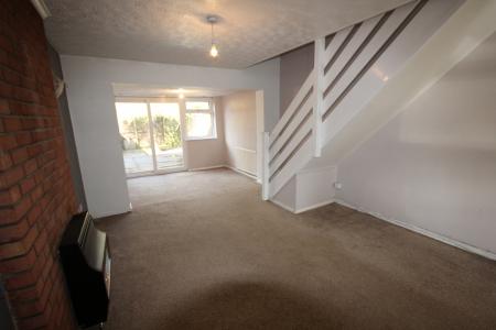 2 bedroom Town house to let in Eton Close, Staffordshire, Burton upon Trent, DE14