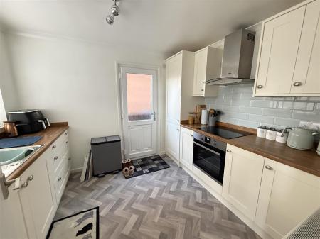 3 bedroom Semi-detached house for sale in Kings Road, Swadlincote
