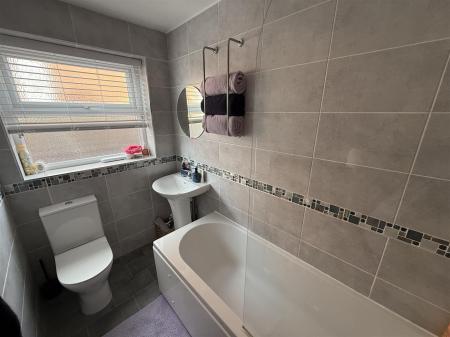 3 bedroom Semi-detached house for sale in Kings Road, Swadlincote