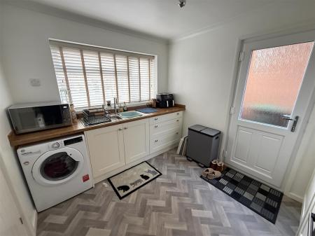 3 bedroom Semi-detached house for sale in Kings Road, Swadlincote