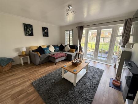 3 bedroom Semi-detached house for sale in Kings Road, Swadlincote