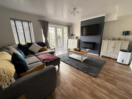 3 bedroom Semi-detached house for sale in Kings Road, Swadlincote