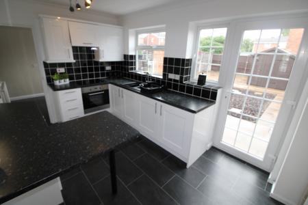 2 bedroom Semi-detached house to let in Glamis Close, Burton Upon Trent, Stretton, DE13