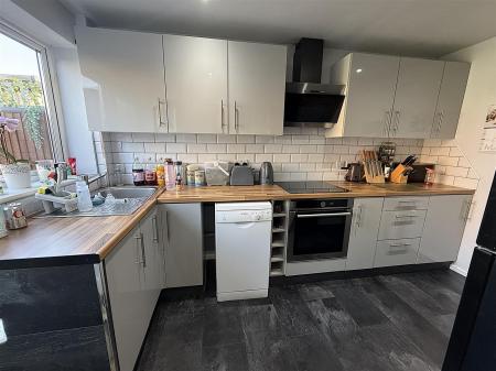 3 bedroom Semi-detached house for sale in Field Lane, Burton-On-Trent
