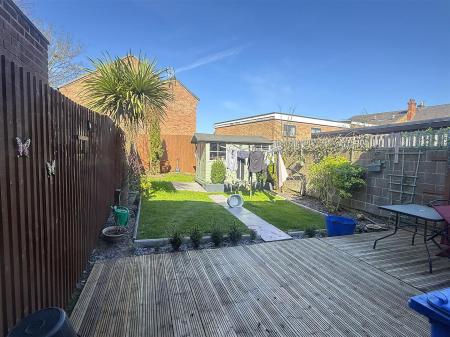 3 bedroom Semi-detached house for sale in Field Lane, Burton-On-Trent