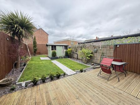 3 bedroom Semi-detached house for sale in Field Lane, Burton-On-Trent