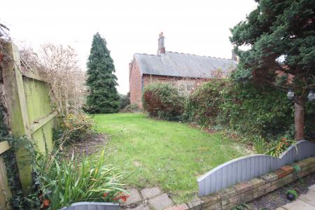 3 bedroom House to let in Mount Pleasant Road, Castle Gresley, DE11